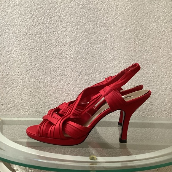 Cute, Hot Red Sling Back Heels. #JacquelineFerrar #10 - Picture 3 of 7